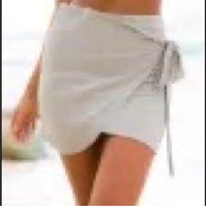 Lulus  Wrap Mini Skirt. Large. NWT.